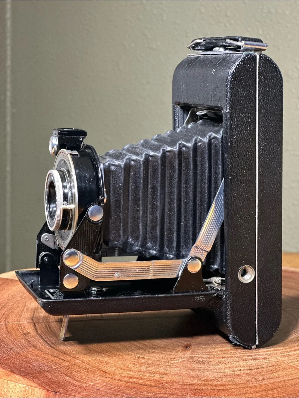 Vintage 1940 Kodak Vigilant Six-20 Folding Camera – Fully Functional with Box